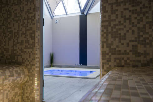 Soin bien-être Idylle : accès Spa/Piscine, Massage 2pers. & champagne 