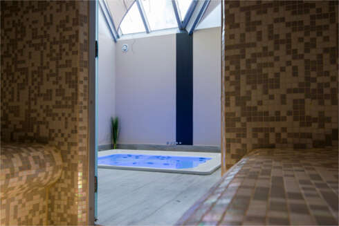 Soin bien-être Privatisation Spa & Piscine - 2pers. avec wraps et champagne 